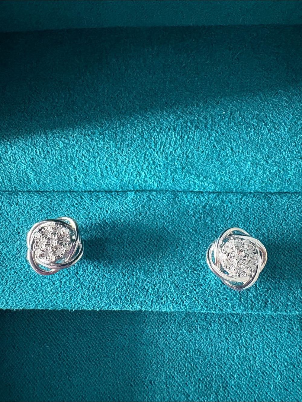 Effy Sterling silver diamond studs earrings with 0.1 0 TW round diamond I/ J